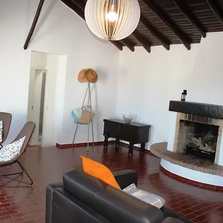 Trivial Pisao - Casa De Ferias, A Sua Familia * Raposeira (Faro)