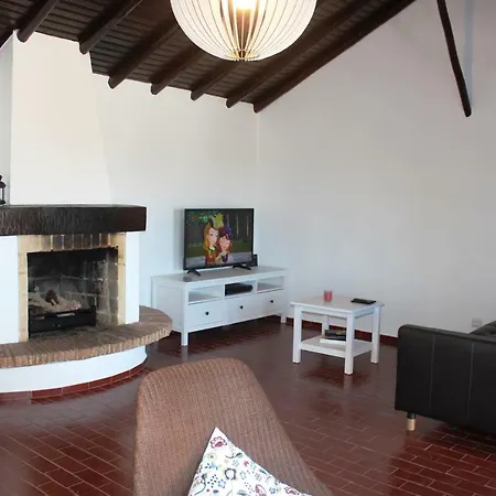 Trivial Pisao - Casa De Ferias, A Sua Familia * Raposeira (Faro)